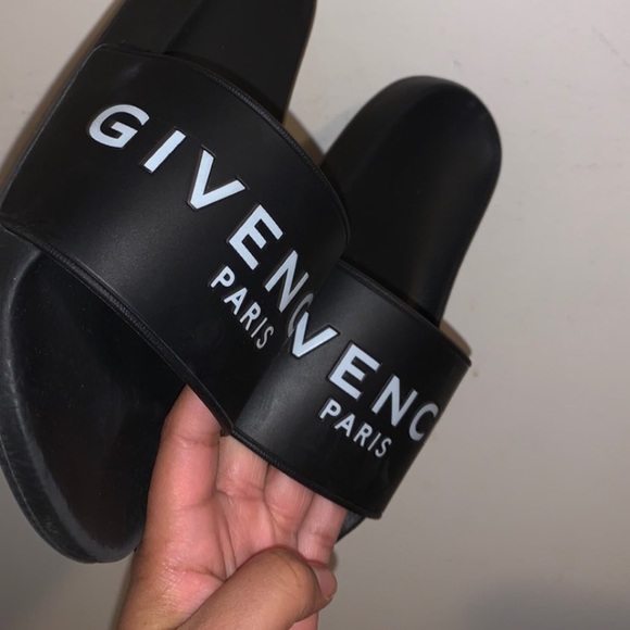 Givenchy - Picture 2 of 3